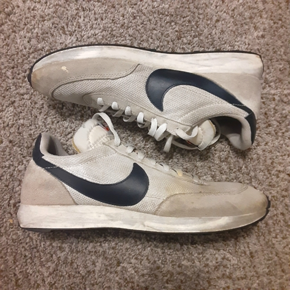 Old nike tailwind sneakers